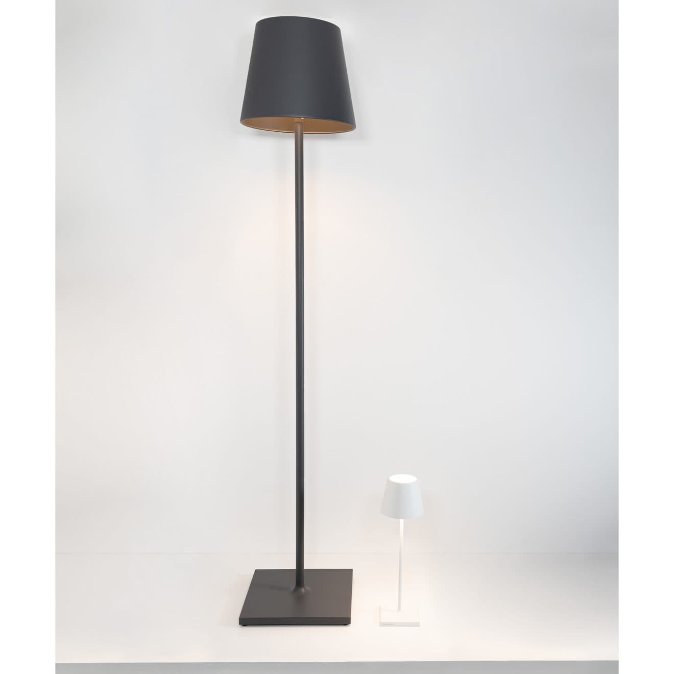 97103420 Vloerlamp Poldina Antraciet 2hr