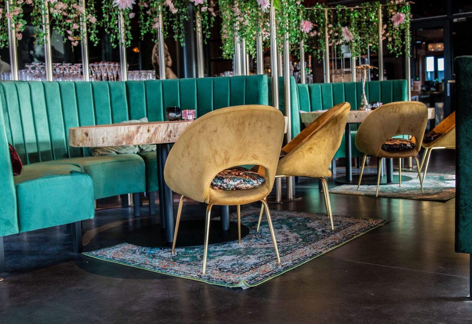 Food And Lounge