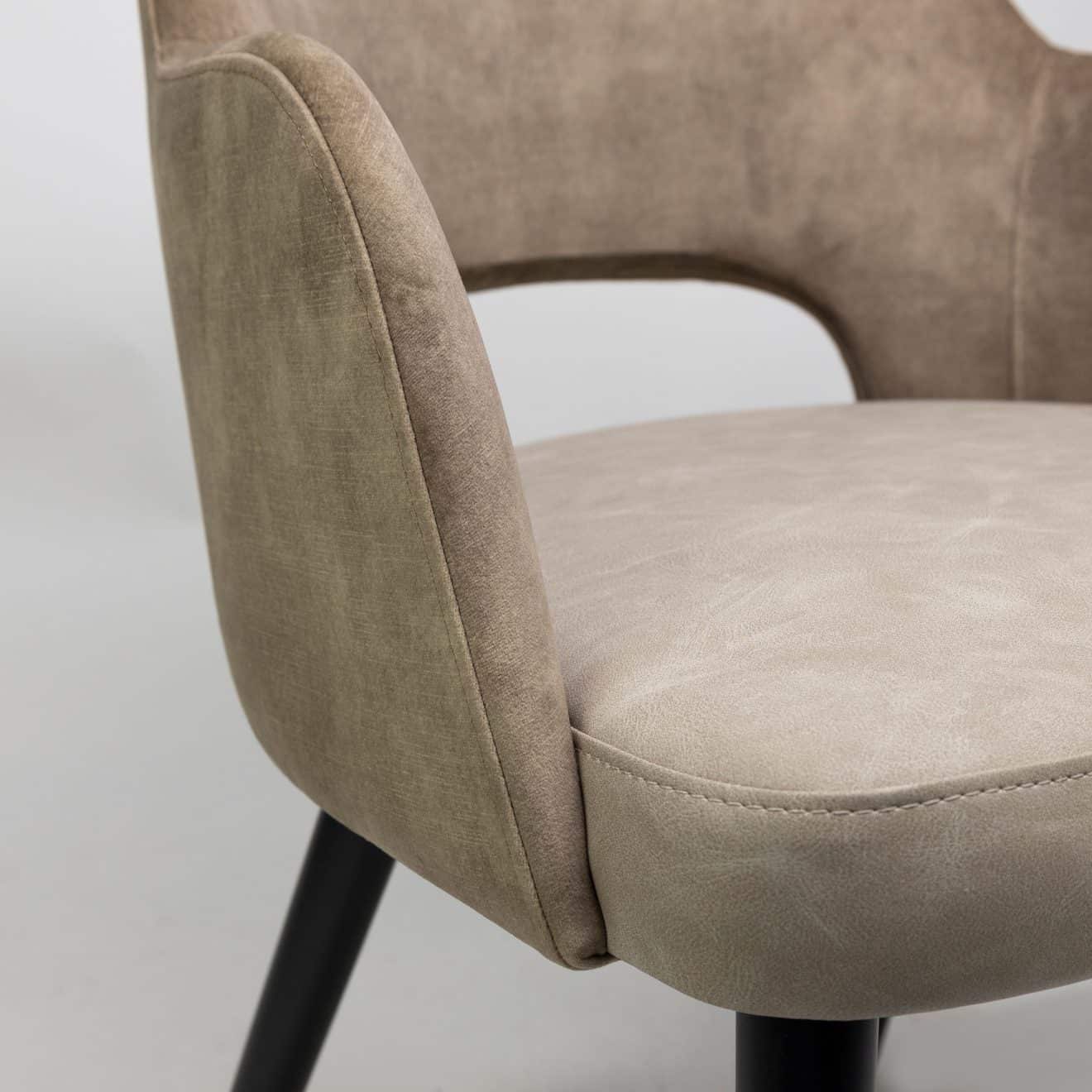 96123990 Armstoel Olsen Latte 5hr
