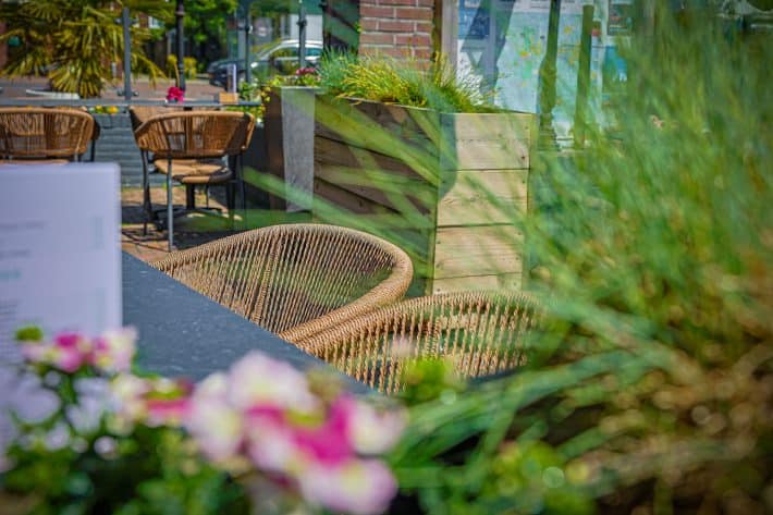Terras De Budde met horeca terrasstoel Jacco Naturel