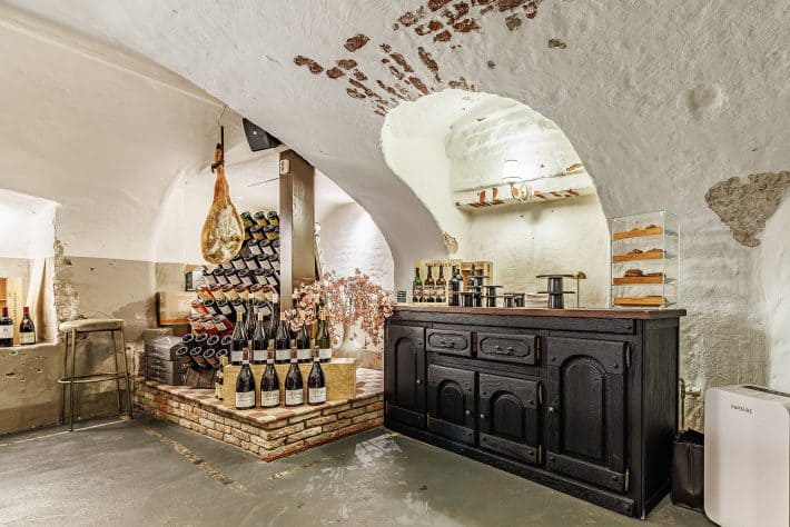 (c)fotografie Mike Rikken Bedrijfsfotograaf Kaja Rijssen Xalu Deventer Wine & Food Bar Hr 6700 Kopie